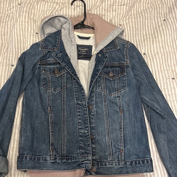 Abercrombie & Fitch Jackets & Blazers - Abercrombie and Fitch Jean Jacket with hoodie Size S